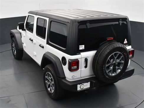 Used 2024 Jeep Wrangler Sport S image 39