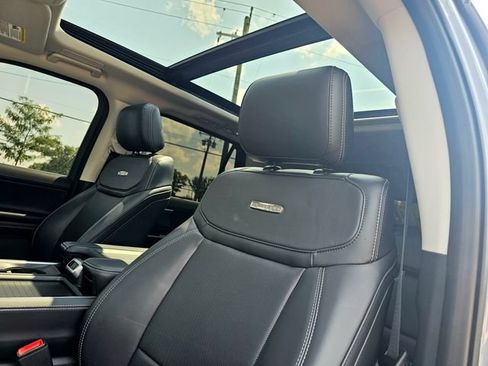 Used 2025 Ford Expedition Platinum w/ Driver's Package AWD/4WD image 21