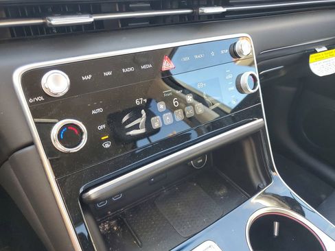 Used 2025 Genesis GV80 2.5T image 32