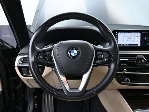 Used 2019 BMW 530i RWD image 13