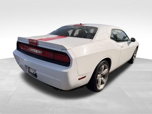 Used 2014 Dodge Challenger SXT RWD image 5