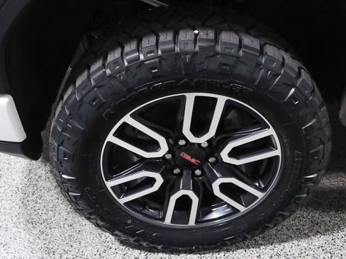 Used 2022 GMC Sierra 1500 AT4 w/ AT4 Preferred Package AWD/4WD image 12