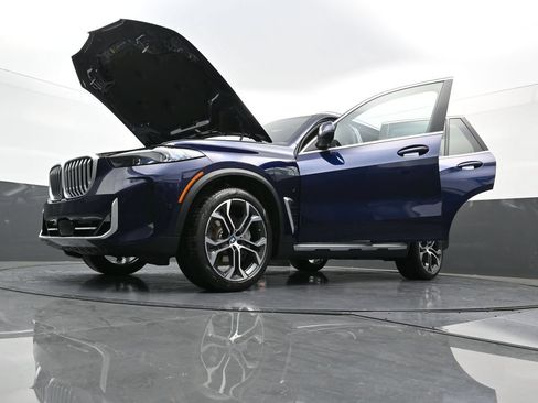 Used 2026 BMW X5 xDrive50e AWD/4WD image 43