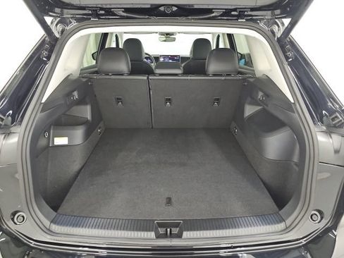 Used 2025 Volkswagen Tiguan SE w/ Panoramic Sunroof Package AWD/4WD image 30