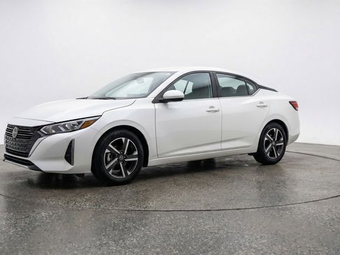 Used 2025 Nissan Sentra SV FWD image 3