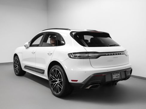 Certified 2023 Porsche Macan AWD/4WD image 3