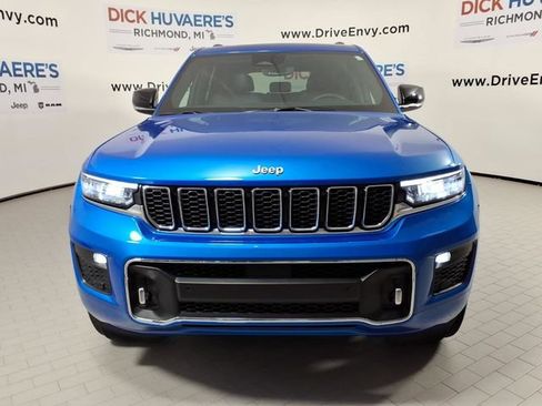 Used 2023 Jeep Grand Cherokee Overland AWD/4WD image 2