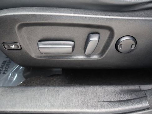 Used 2017 Toyota Highlander XLE image 11