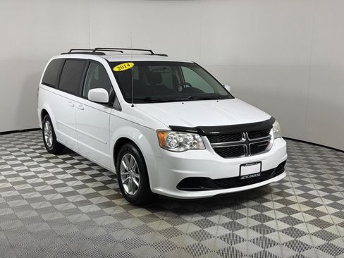 Used 2014 Dodge Grand Caravan SXT FWD image 3