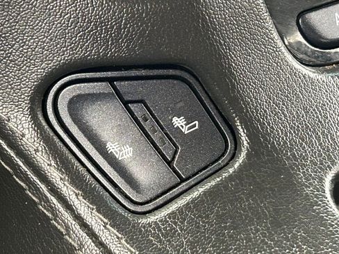 Used 2020 Chevrolet Suburban LT RWD image 30