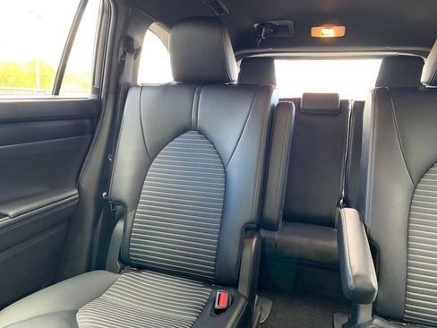 Used 2025 Toyota Highlander XSE AWD/4WD image 42