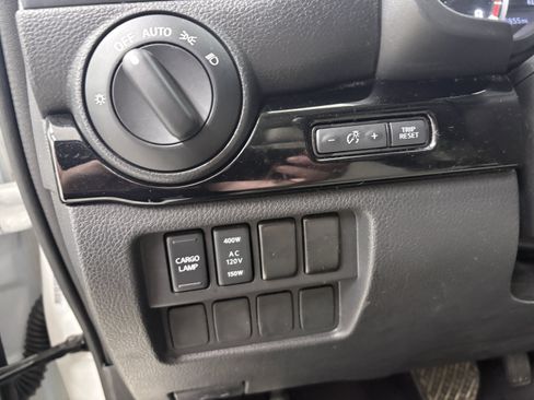 Used 2024 Nissan Titan SV w/ SV Convenience Package AWD/4WD image 16