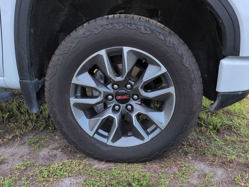 Used 2022 GMC Sierra 1500 AT4 w/ AT4 Premium Package AWD/4WD image 10