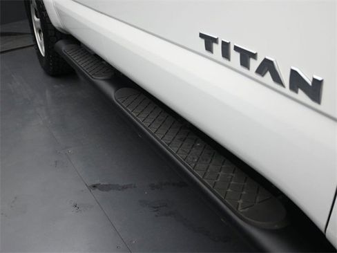 Used 2018 Nissan Titan S image 34
