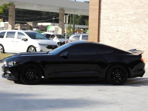 Used 2017 Ford Mustang GT w/ Black Accent Package RWD image 25