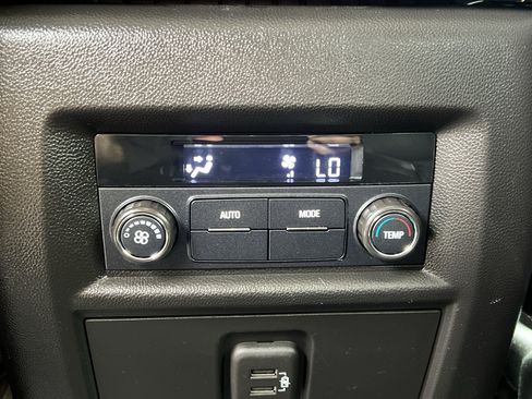 Used 2020 Chevrolet Traverse LT w/ LPO, Blackout Package FWD image 35