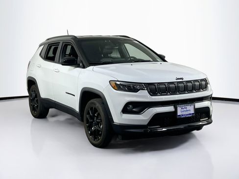 Used 2022 Jeep Compass Latitude AWD/4WD image 3