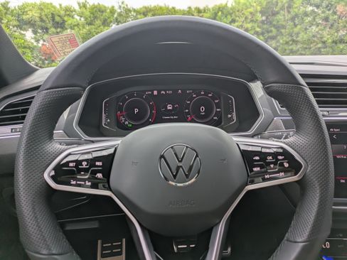 Used 2022 Volkswagen Tiguan SEL R-Line AWD/4WD image 30