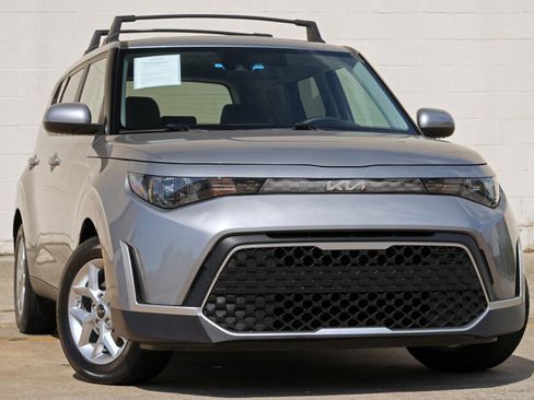 Used 2023 Kia Soul LX w/ LX Technology Package FWD image 2