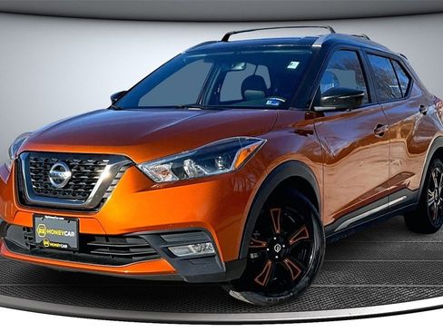 Used 2019 Nissan Kicks SR w/ SR Premium Package image 3