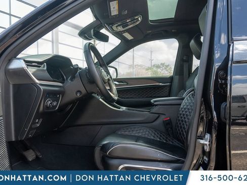Used 2022 Jeep Grand Cherokee Summit AWD/4WD image 3