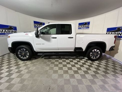 Used 2025 Chevrolet Silverado 2500 Custom w/ Custom Value Package AWD/4WD image 10