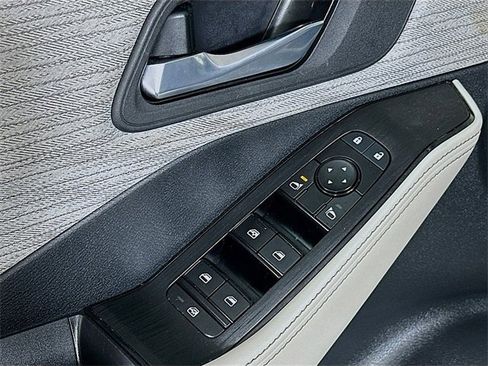 Used 2023 Nissan Rogue SV image 18