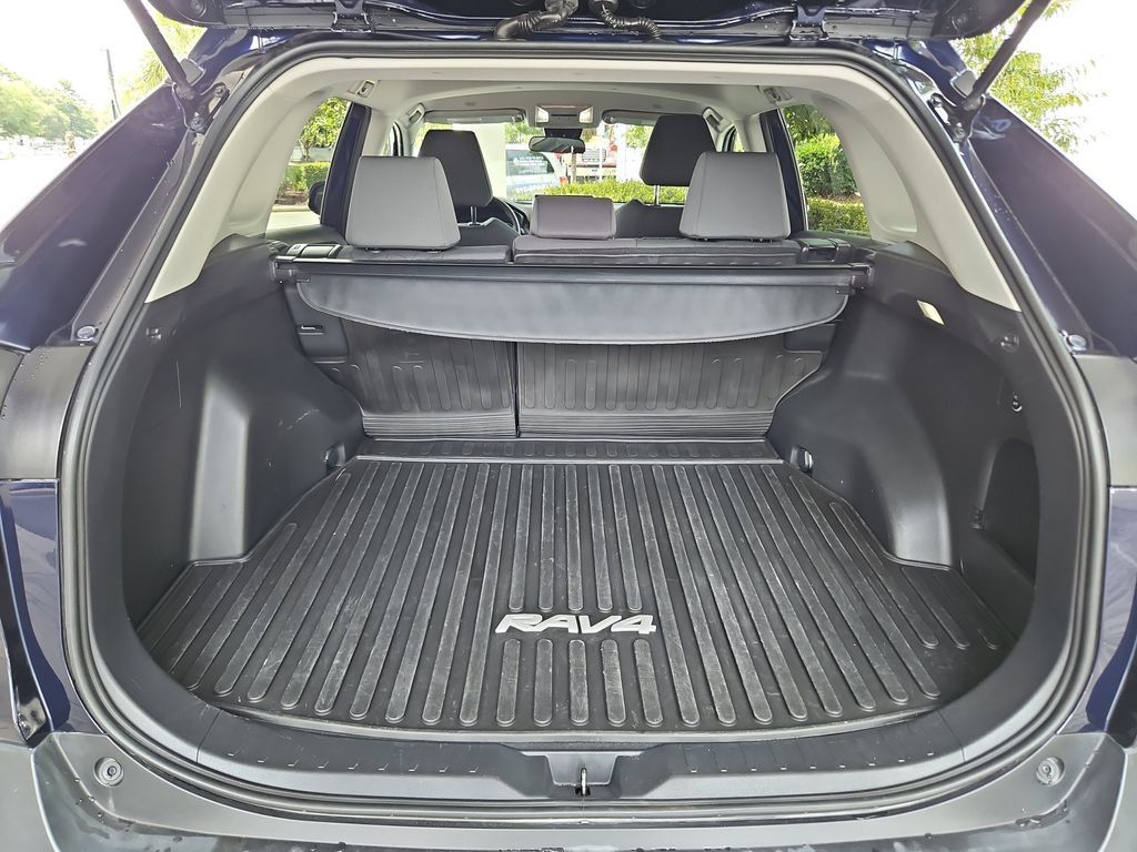 Used 2023 Toyota RAV4 XLE FWD image 29