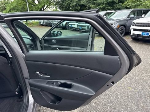 Used 2023 Hyundai Elantra SEL FWD image 31