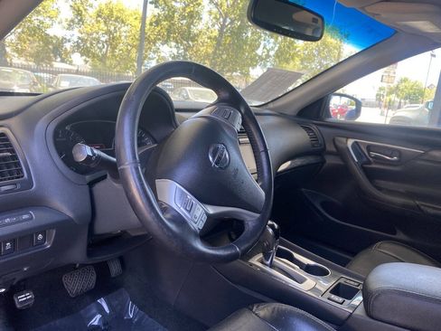 Used 2018 Nissan Altima 2.5 SL FWD image 17