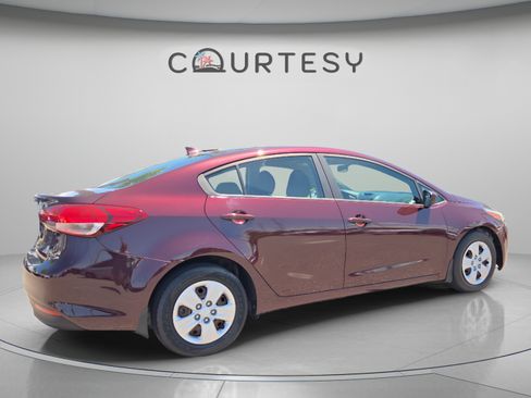 Used 2017 Kia Forte LX FWD image 5