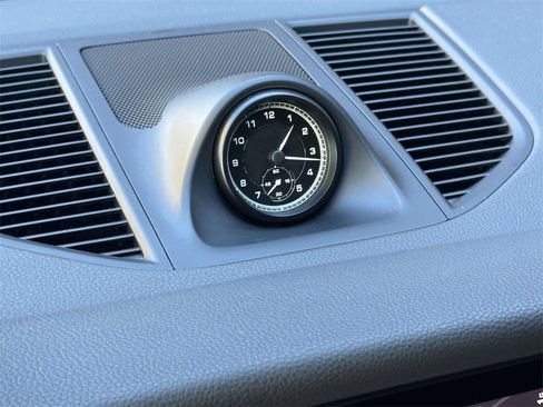 Used 2025 Porsche Macan image 24