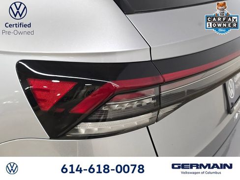 Certified 2025 Volkswagen Taos SE w/ Panoramic Sunroof Package AWD/4WD image 15