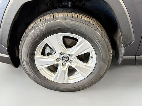 Used 2021 Toyota RAV4 XLE w/ Convenience Package FWD image 38
