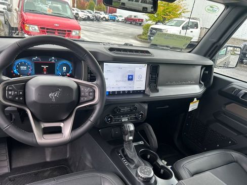 New 2025 Ford Bronco Badlands image 15