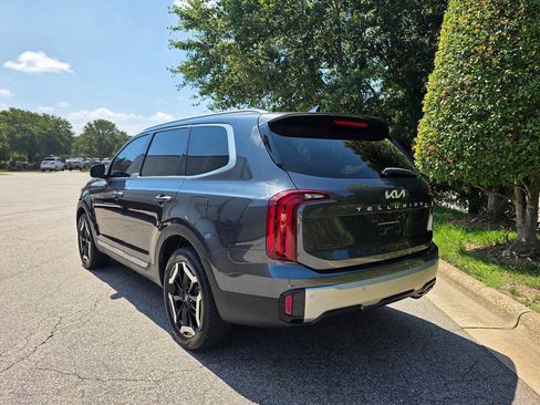Used 2023 Kia Telluride S AWD/4WD image 3