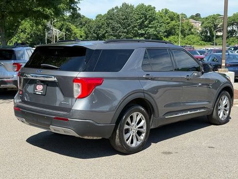 Used 2022 Ford Explorer XLT w/ Equipment Group 202A AWD/4WD image 10