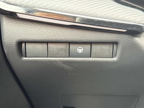 Certified 2025 Nissan Kicks SR image 18