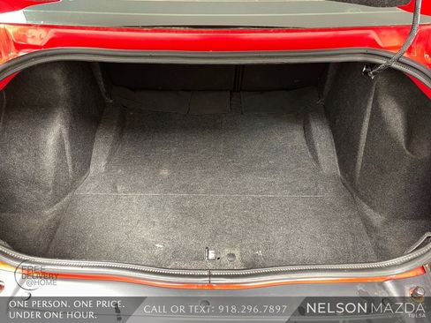 Used 2015 Dodge Challenger SXT image 29