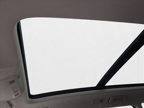 New 2025 Volkswagen Taos SE image 5