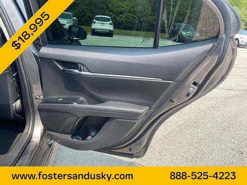 Used 2018 Toyota Camry SE FWD image 18