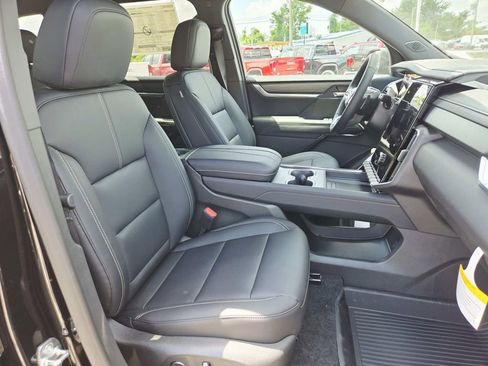 New 2025 GMC Acadia Elevation w/ Elevation Premium Package image 17