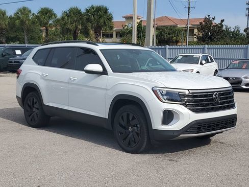 Certified 2024 Volkswagen Atlas SE w/ Panoramic Sunroof Package FWD image 2
