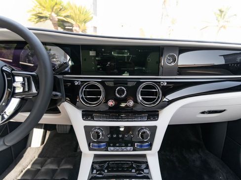 Used 2025 Rolls-Royce Spectre w/ Spectre Launch Package AWD/4WD image 33