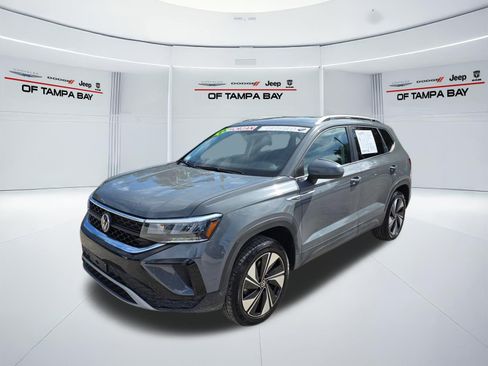 Used 2024 Volkswagen Taos SE AWD/4WD image 2