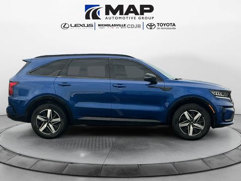 Used 2022 Kia Sorento EX w/ Panoramic Sunroof Package image 6