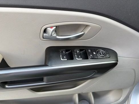 Used 2018 Kia Sedona L image 13