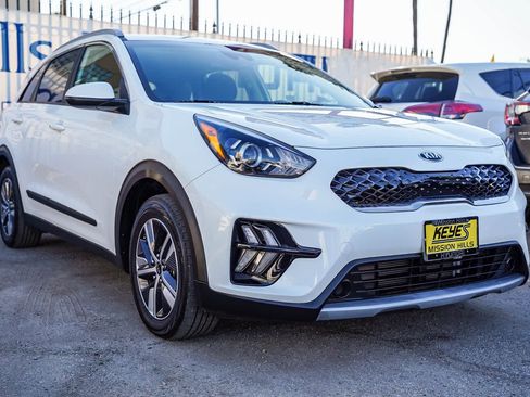 Used 2021 Kia Niro LXS image 3