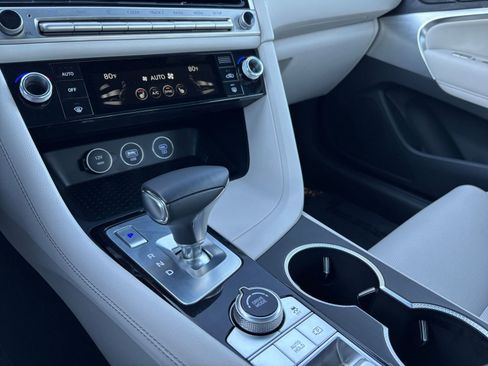 Used 2025 Genesis G70 2.5T image 42