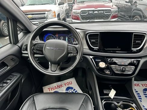 Used 2021 Chrysler Pacifica Limited w/ S Appearance Package image 17